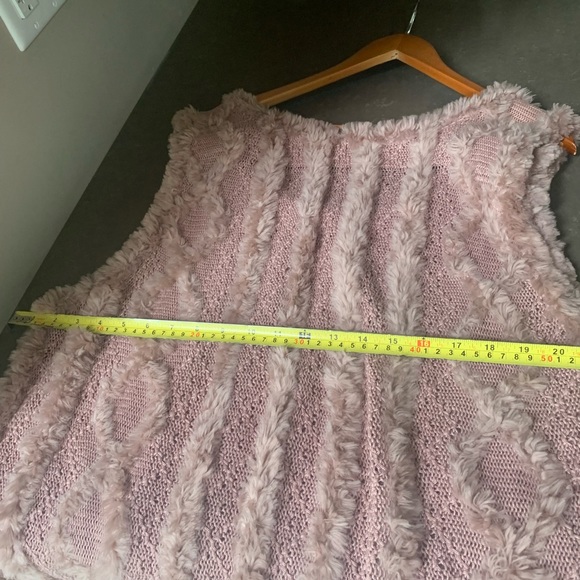 Paula Lishman knitted vest. - Picture 6 of 7